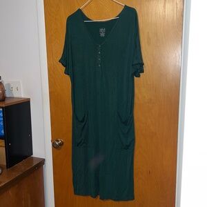 Green maxi dress with front pockets